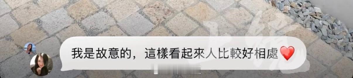 【小S被女儿吐槽拍照技术】8月17日，小S大女儿许曦文（Elly）晒照吐槽：“妈