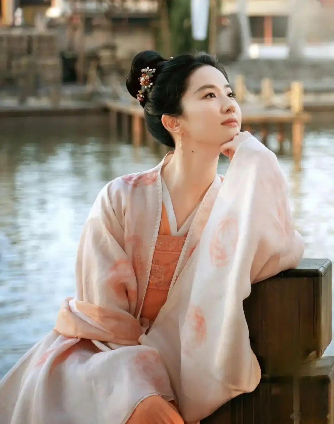 《如梦令》拍摄消息一出，就有网友推荐了自己心目中最适合演“李清照”的人选，其中李