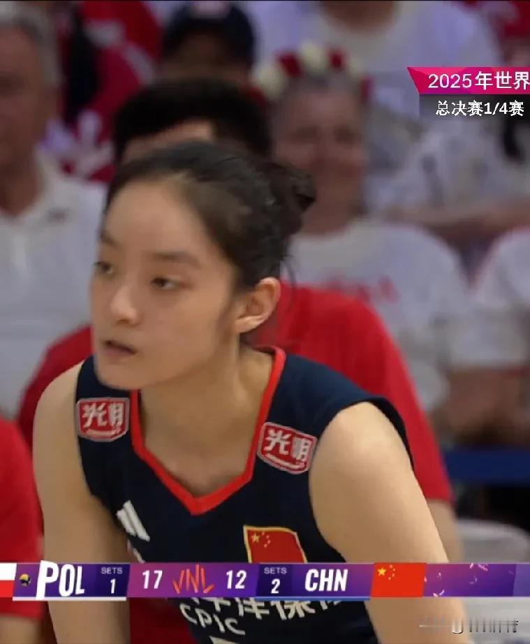 【中国女排与波兰将进行决胜局比赛】
第四局，中国队在7-4领先的情况下被波兰逆转