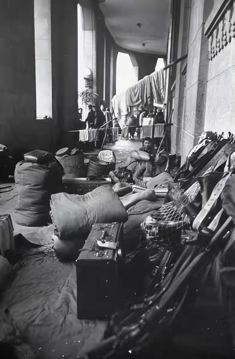 城市的老照片，留存着往昔的记忆。这是民国三十七年（1948 年），记录广州普通百