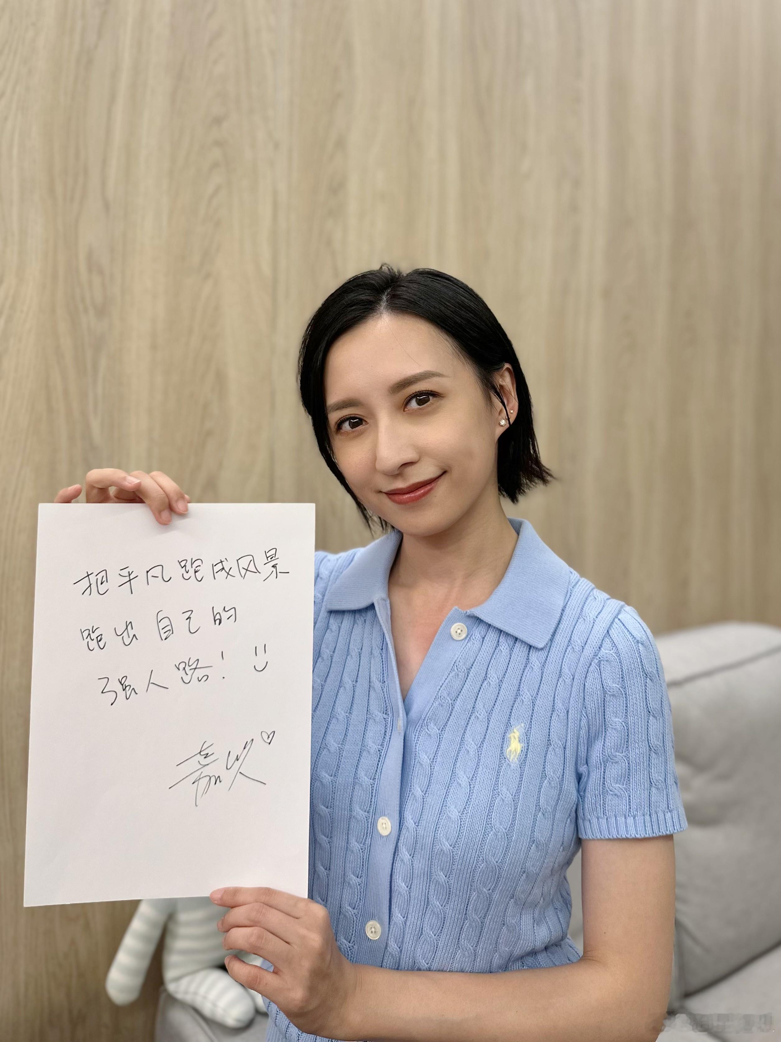 TVB剧组请快递员喝消暑饮品TVB陈豪张曦雯致敬一线快递员快递员们的辛勤付出值得