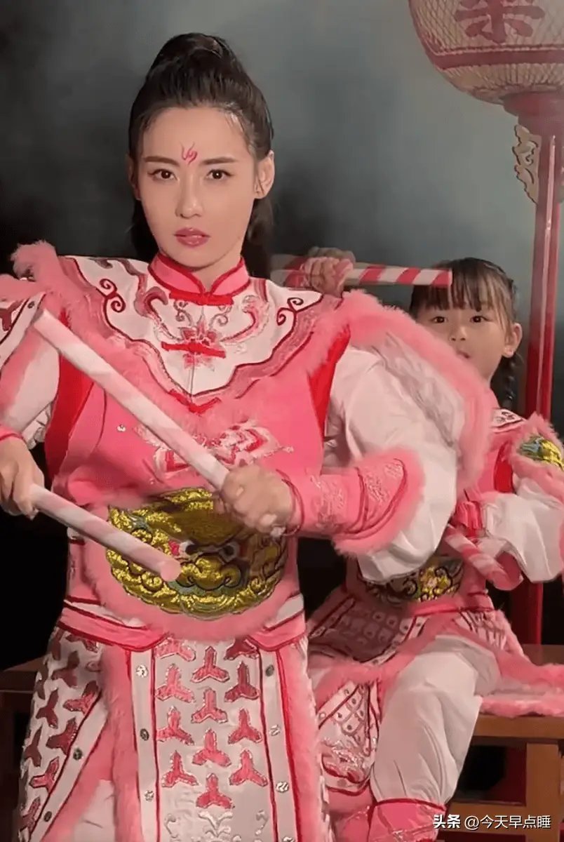 张柏芝和小女孩，一起跳潮汕非遗英歌舞，真的帅啊 