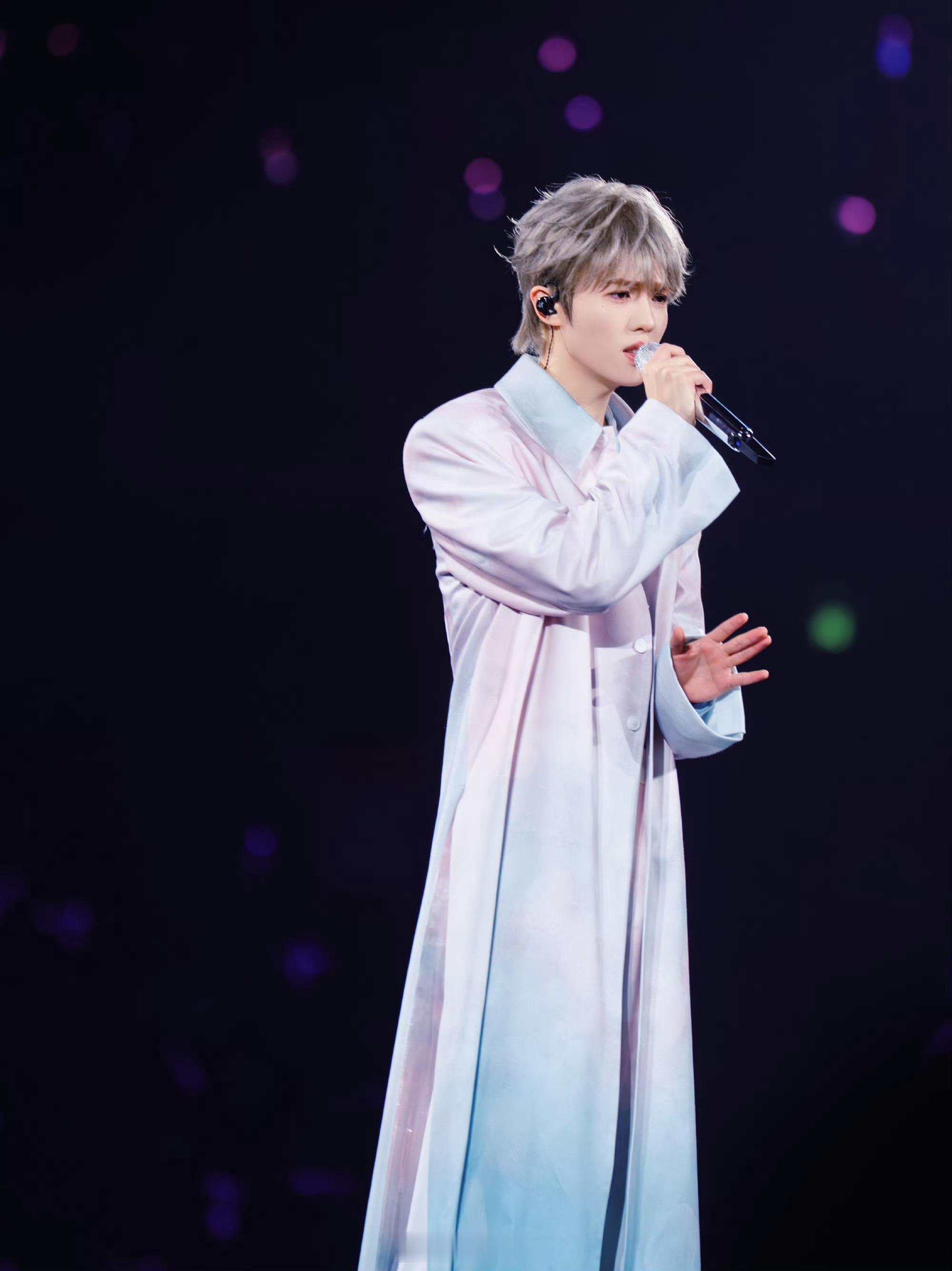 李昊红馆36首经典港乐联唱“数到一”是李昊的演唱会名字，36首港乐联唱是他对红馆