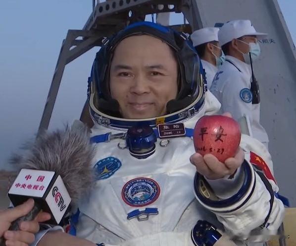 中国空间站里一个苹果的价值，大约20000元，为什么这么贵？

虽然不同时期的具