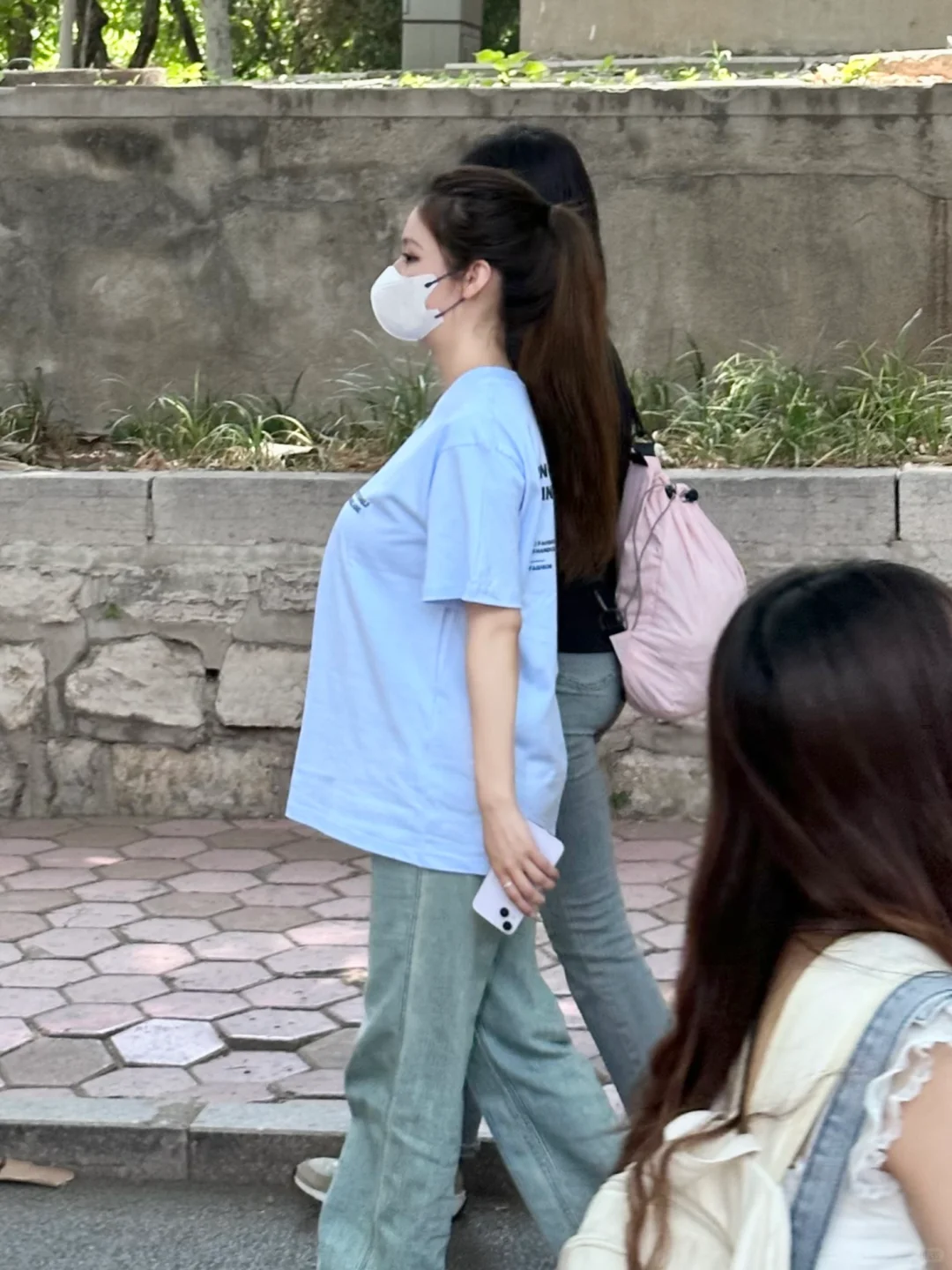 胸大穿T好显壮...注定当不了氛围感美女了..