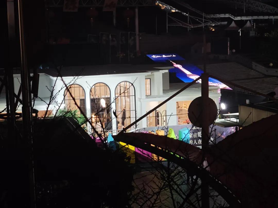 在东方明珠盖别墅，「姚先生」庆贺交房：叠纸这回太顶了