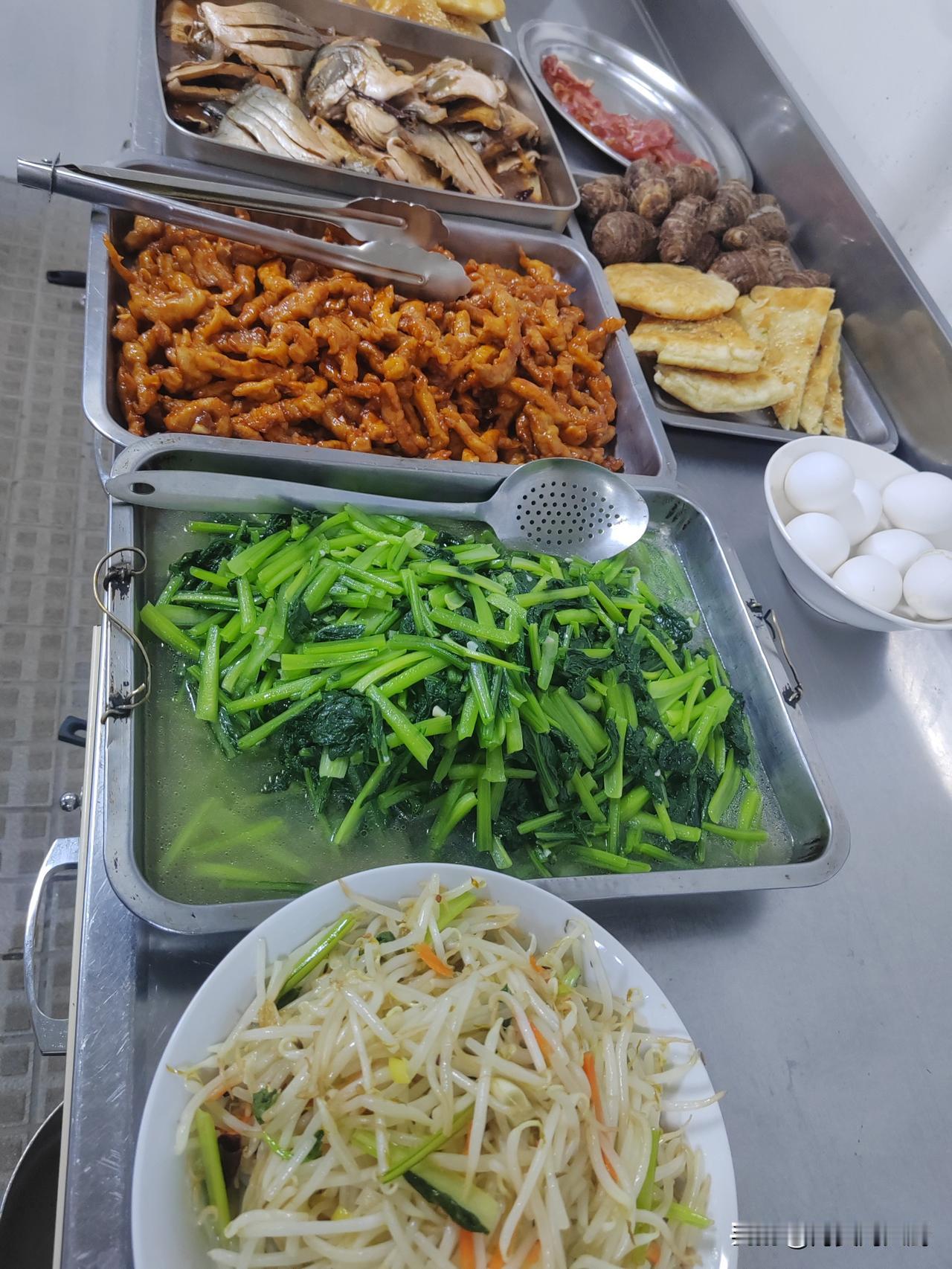 我们船上现在的这种吃饭方式，真的很好，一点也不浪费，有忌口的，不合自己口味的，可