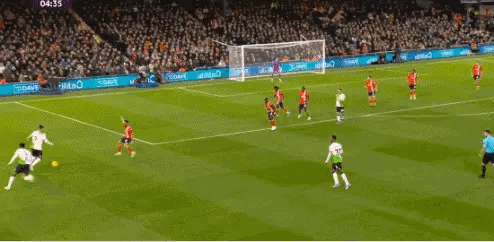 总是掉进同一条沟里的射门！[捂脸]这让利物浦情何以堪？你状态火热，对手也是爆表，