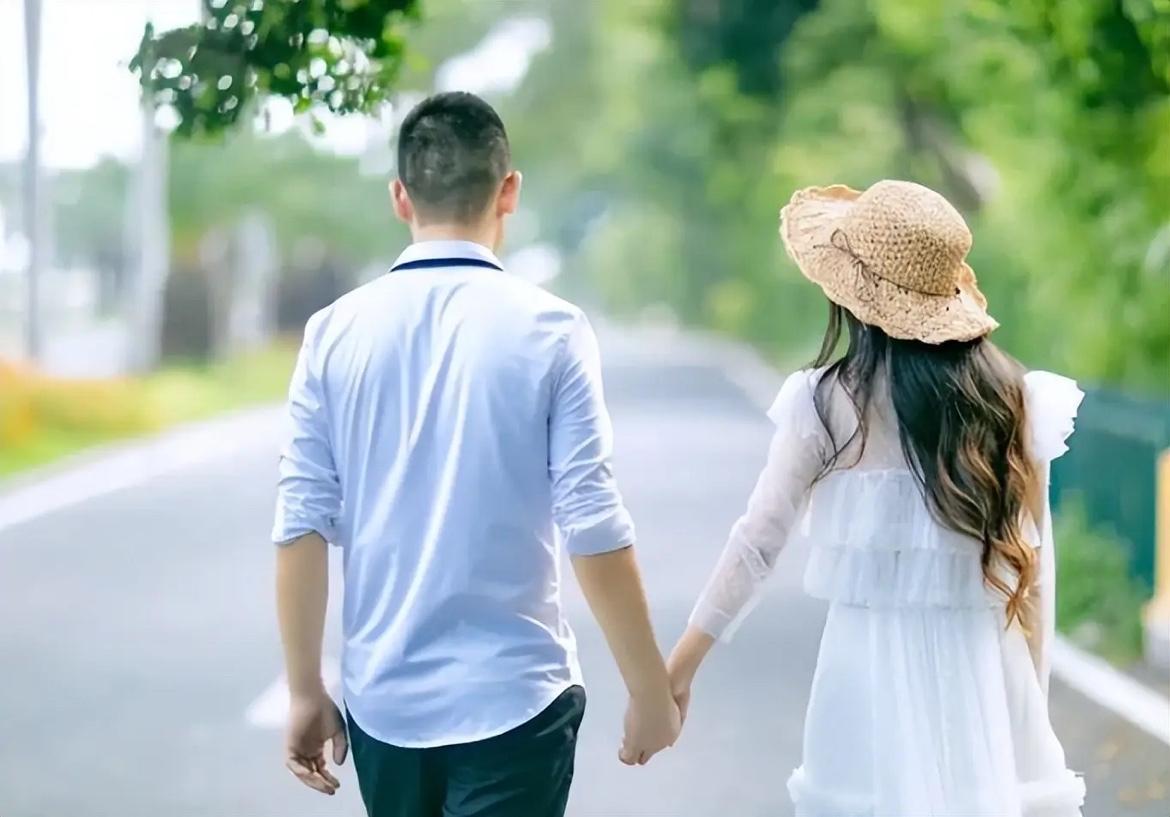 超准夫妻定律，信不信由你：
 
1. 夫妻之间，往往一个强势，一个就懦弱。
2.