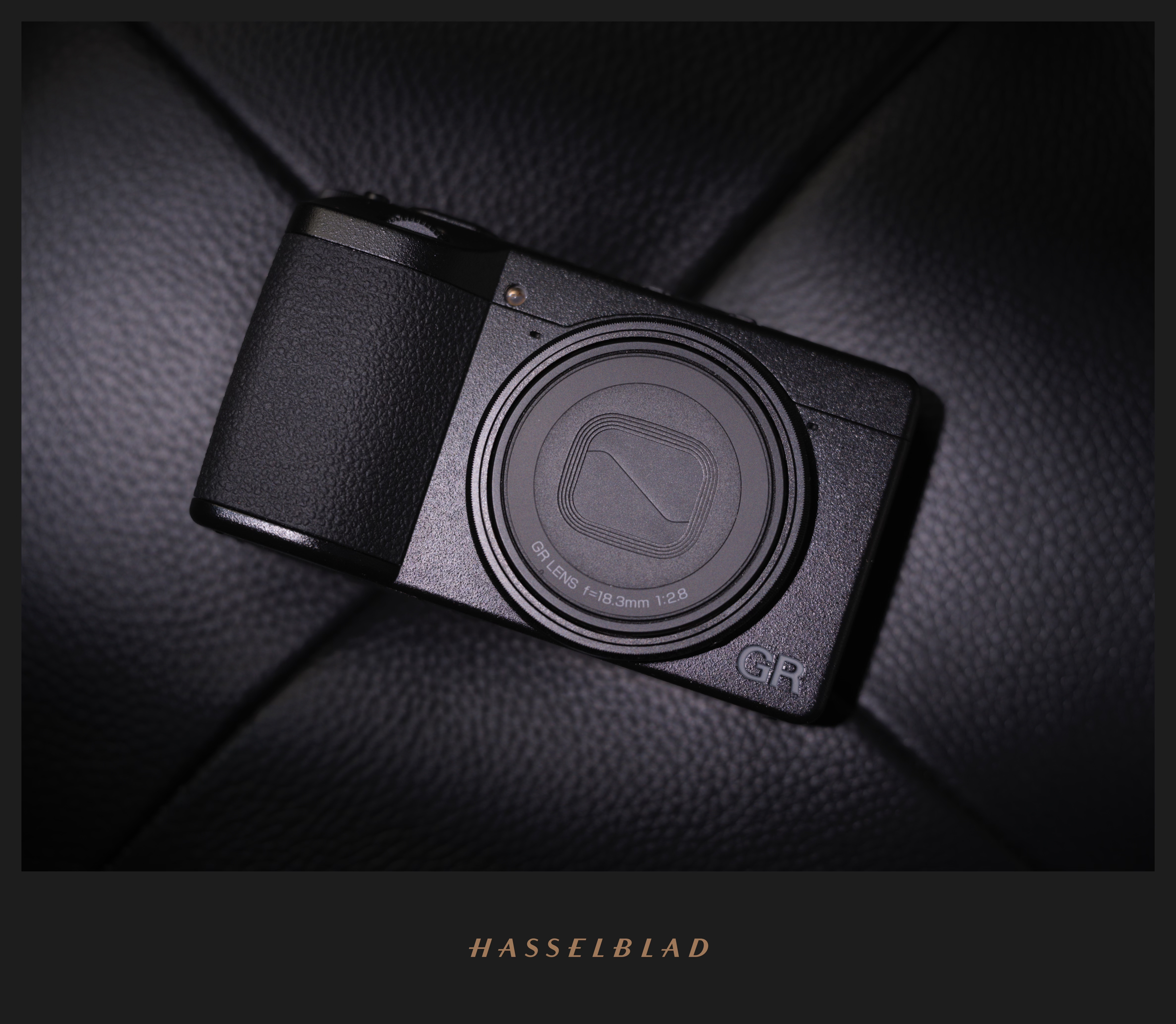 哈苏 APP 更新了，圣诞水印限时回归，新黑色边框也不错，现在加了 USB 边拍