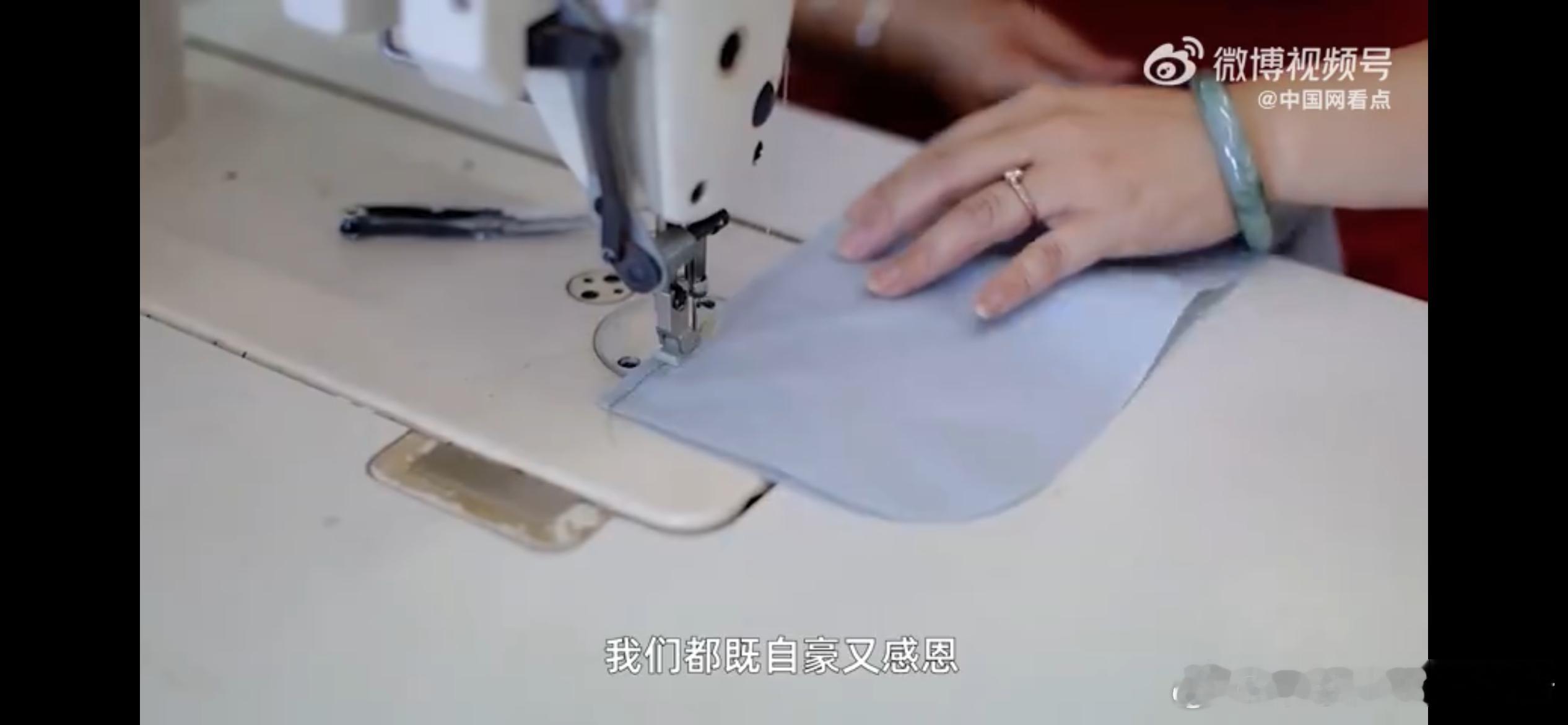 #北京奥运背包走红厂家缝纫机踩冒烟#这个显眼包也是非常的让人佩服了，以这种特别的