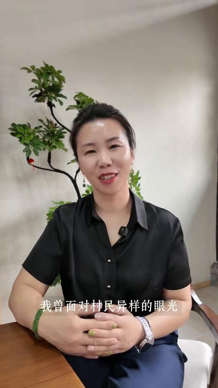 人有时候得走一段倒退的路，才能看清楚自己到底站在哪里。我从大城市的设计师变成回乡