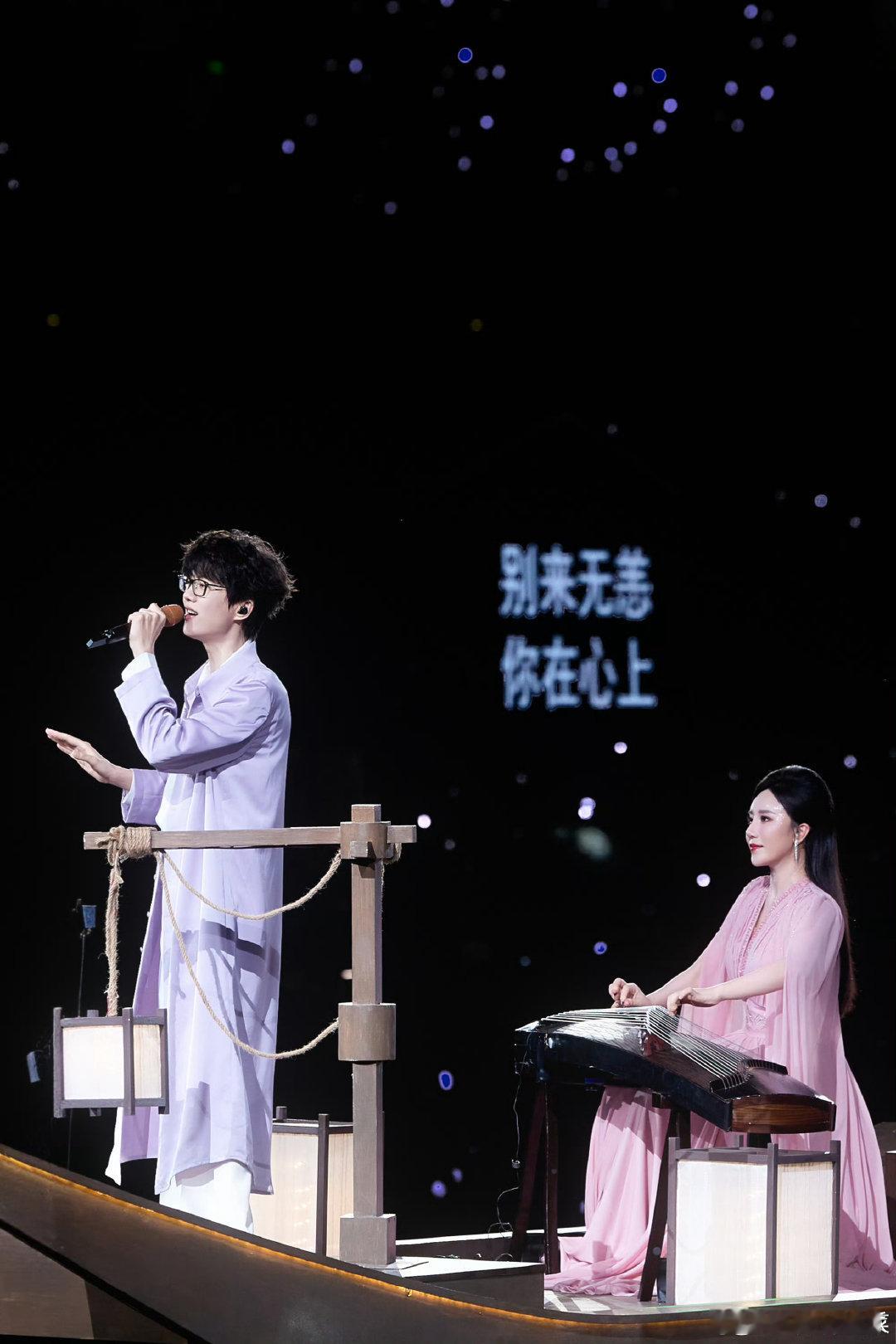 我就这么一个许嵩 保护好许嵩很难吗许嵩演唱会升降台疑似出现纰漏，他却依旧淡定完成