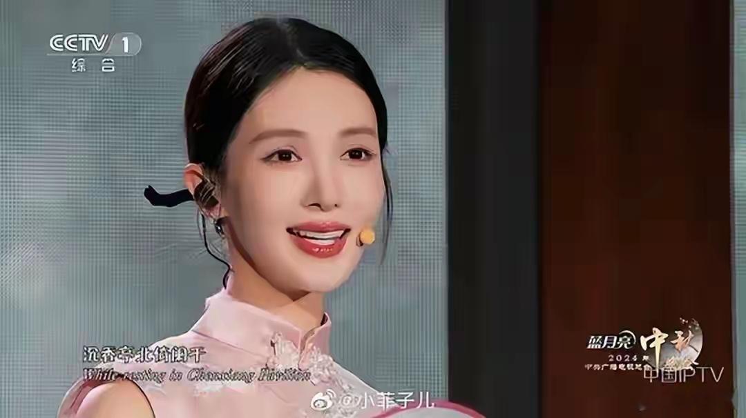 一首歌陪你共度中秋节2025央视中秋晚会的歌曲，除了几首老歌《月亮代表我的心》、