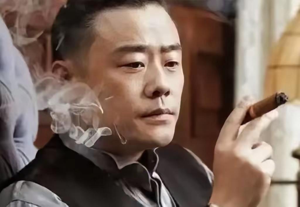 他是“海派清口”创始人，年收入能高达6000万，“早起吃虫草，睡前炖海参”， 他