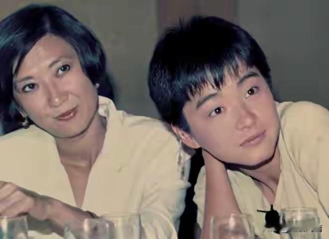 施南生林青霞40年的友谊，历久弥新。

二人1982年初识，当时徐克邀约林青霞洽