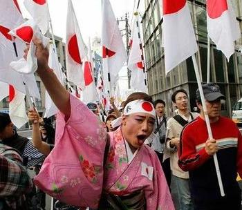 堂堂联合国五常、二战战胜国、960万平方公里的东方大国，竟然被一个面积不足自己百