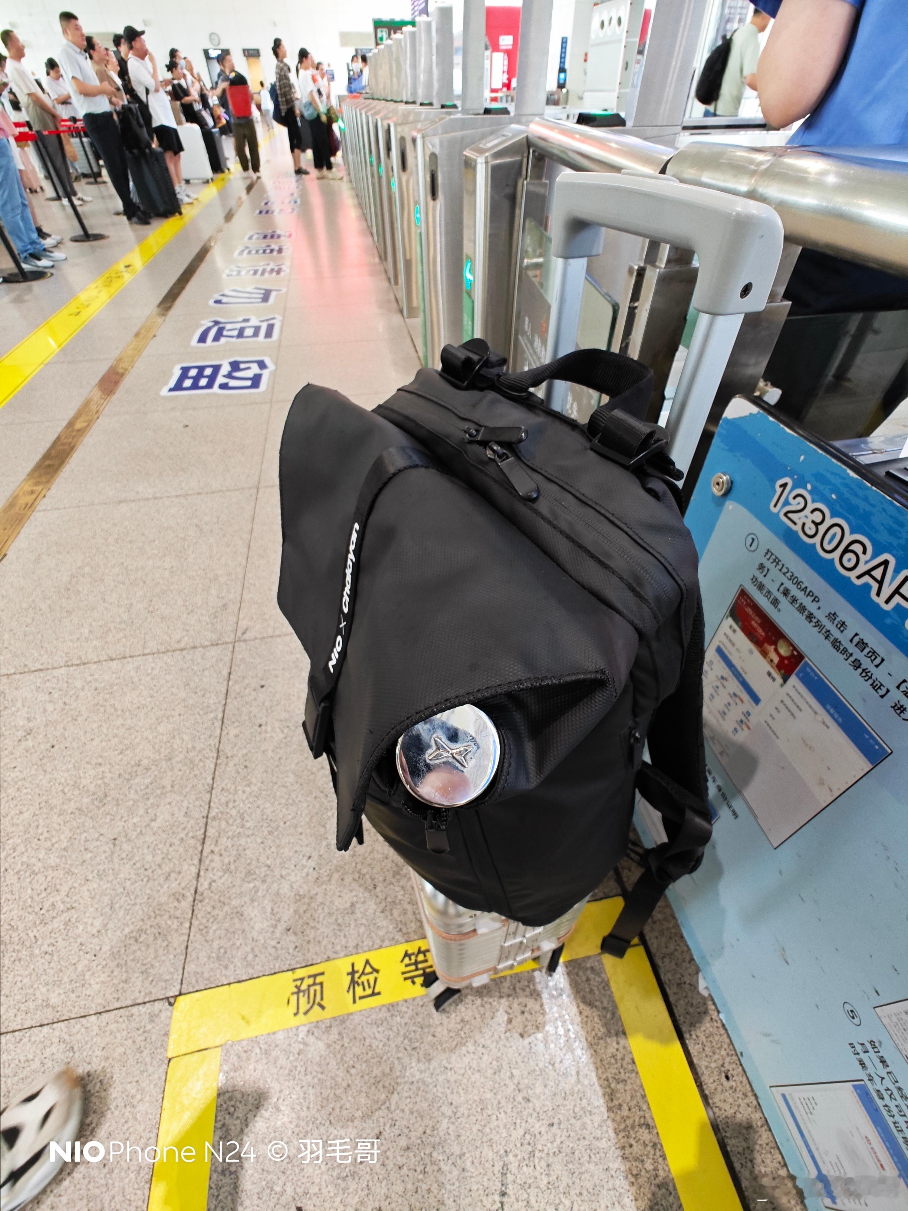人呐果然不能瞎嘚瑟，早上赶高铁，在网上四处溜达看一晚上的各种信息，然后高铁就错过