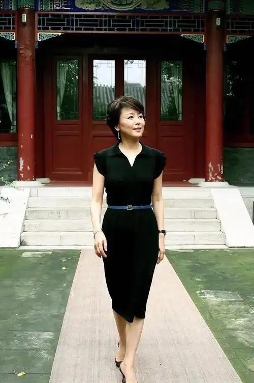 很现实的一段话："独来独往的女人，没有一个是省油的灯。要么天生骨子里带着狠，要么