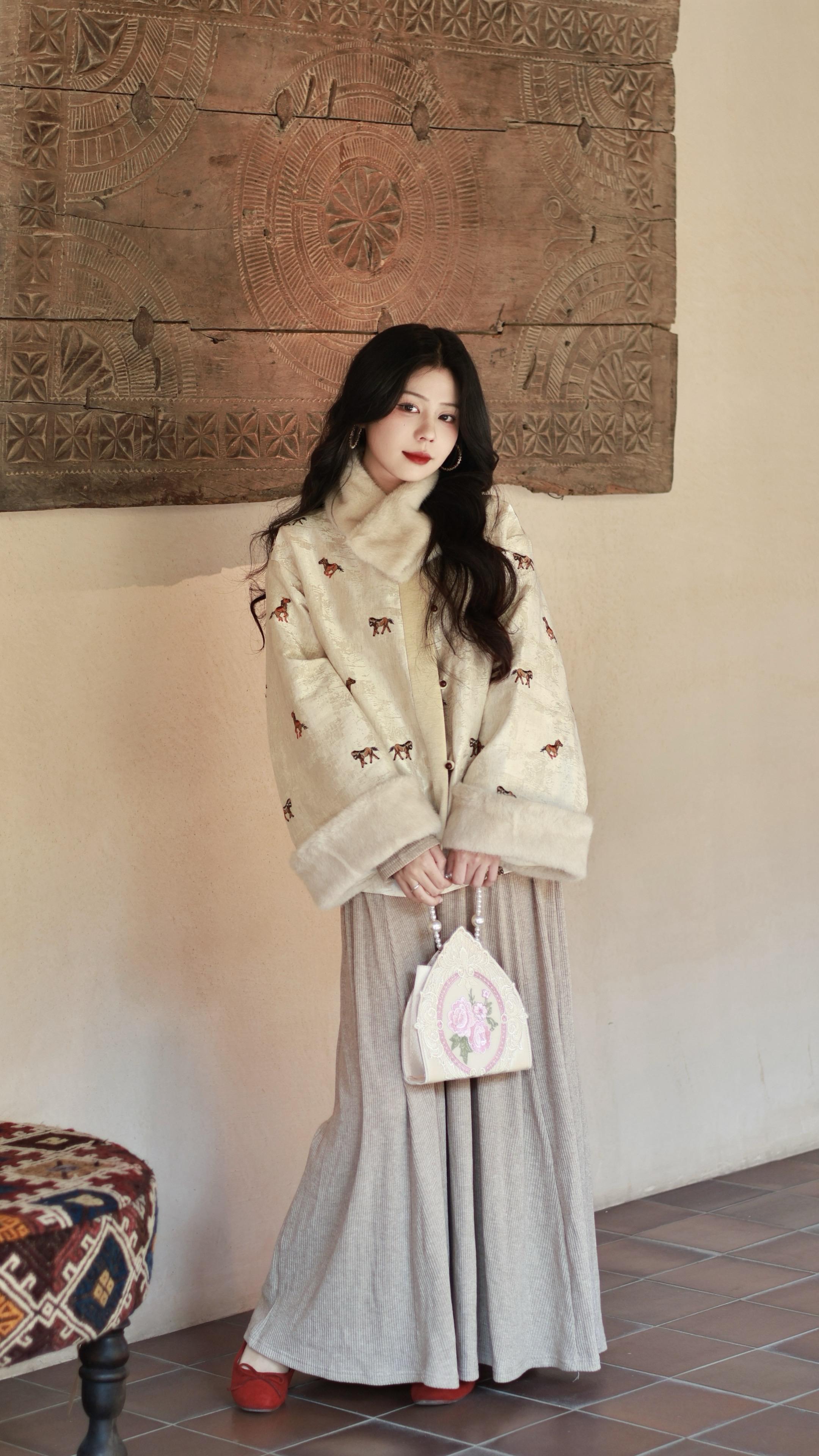 爱着你 像心跳 难触摸。