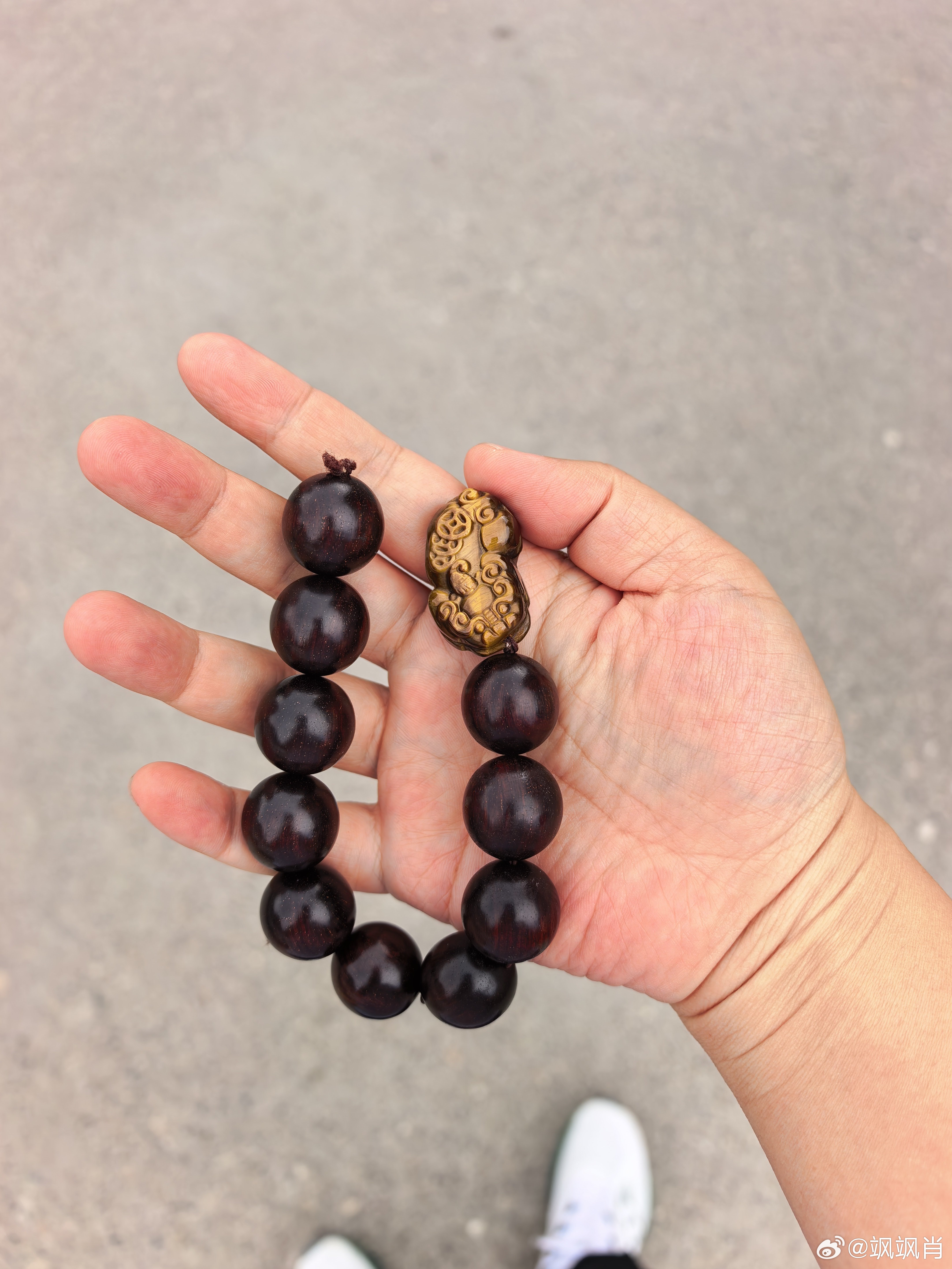 S-手串盘到一半，断了，兆头并不是很好。回到盘面，早上高开太多，各种趁机解套和减