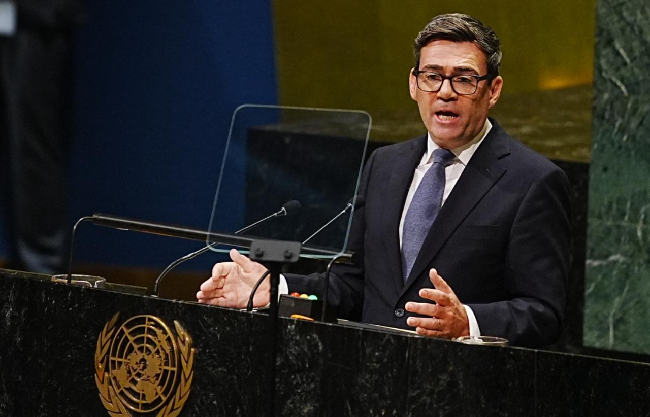 英首相在联大讲话：俄乌冲突“支持弱者”，巴以冲突“支持强者”
 
都知道西方政客