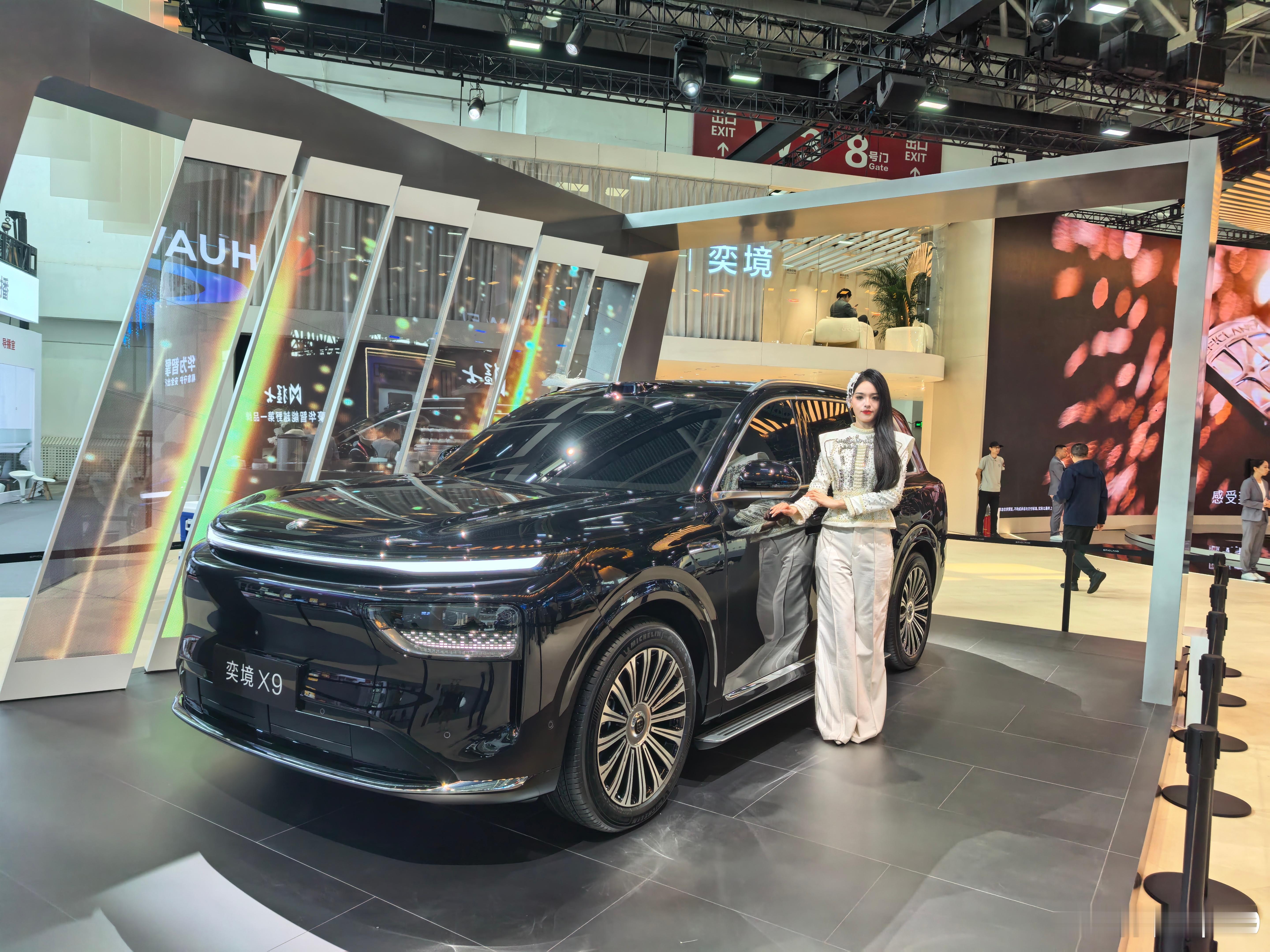 东风奕境 X9，觉得还是纯色的好看 北京车展