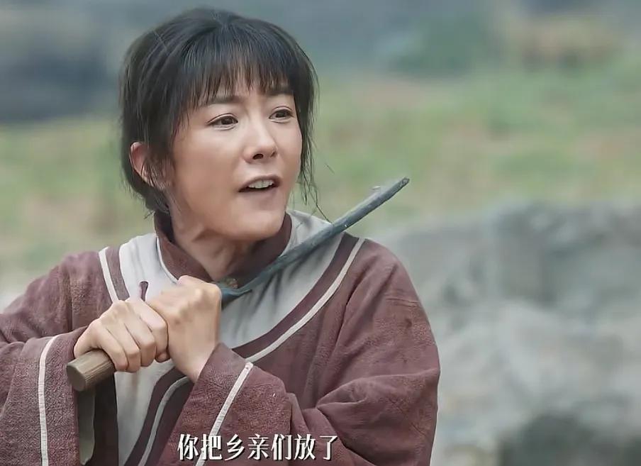 《生万物》勇敢的宁绣绣用自己的性命换取大家的平安，马子用孩子的性命威胁绣绣，绣绣