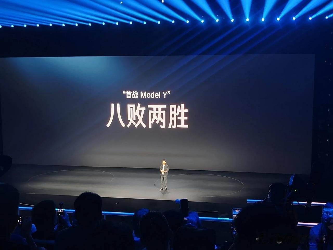 雷军对比小米汽车YU7和特斯拉Model Y销量。尽管十个月八败两胜，但与世界第