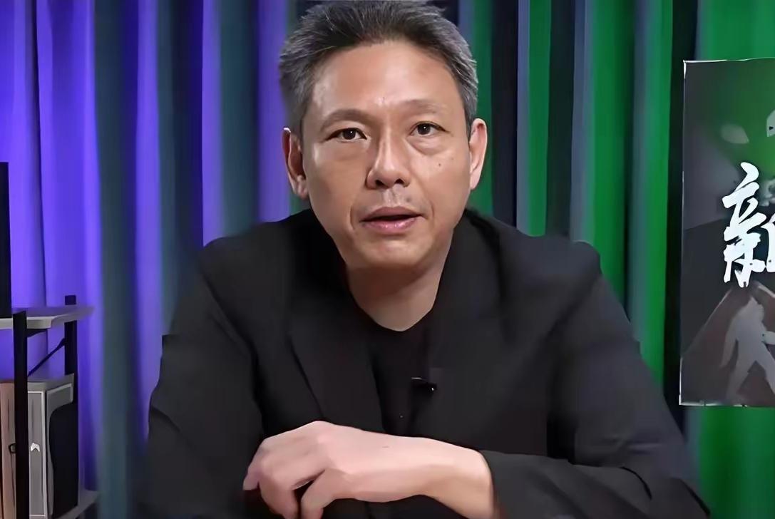 台湾名嘴谢寒冰震惊质问：“我现在才知道，原来我们的官员见到斯威士兰王太后，是要跪