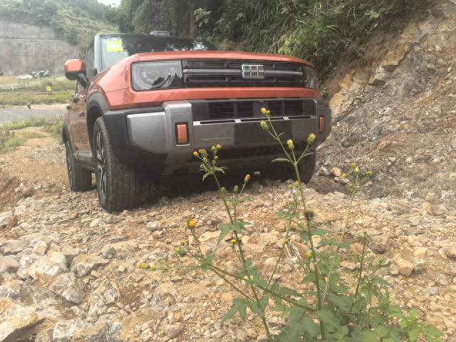 实拍吉利银河战舰700！20万级最强全能硬派SUV，城野通吃