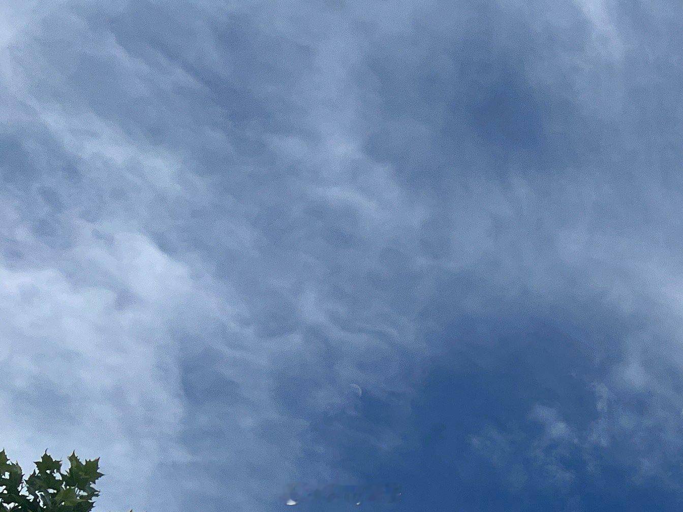 每个人总是渴望将日子过得行云流水，有滋有味。总希望掬一颗明净若秋水长天的心，漫步