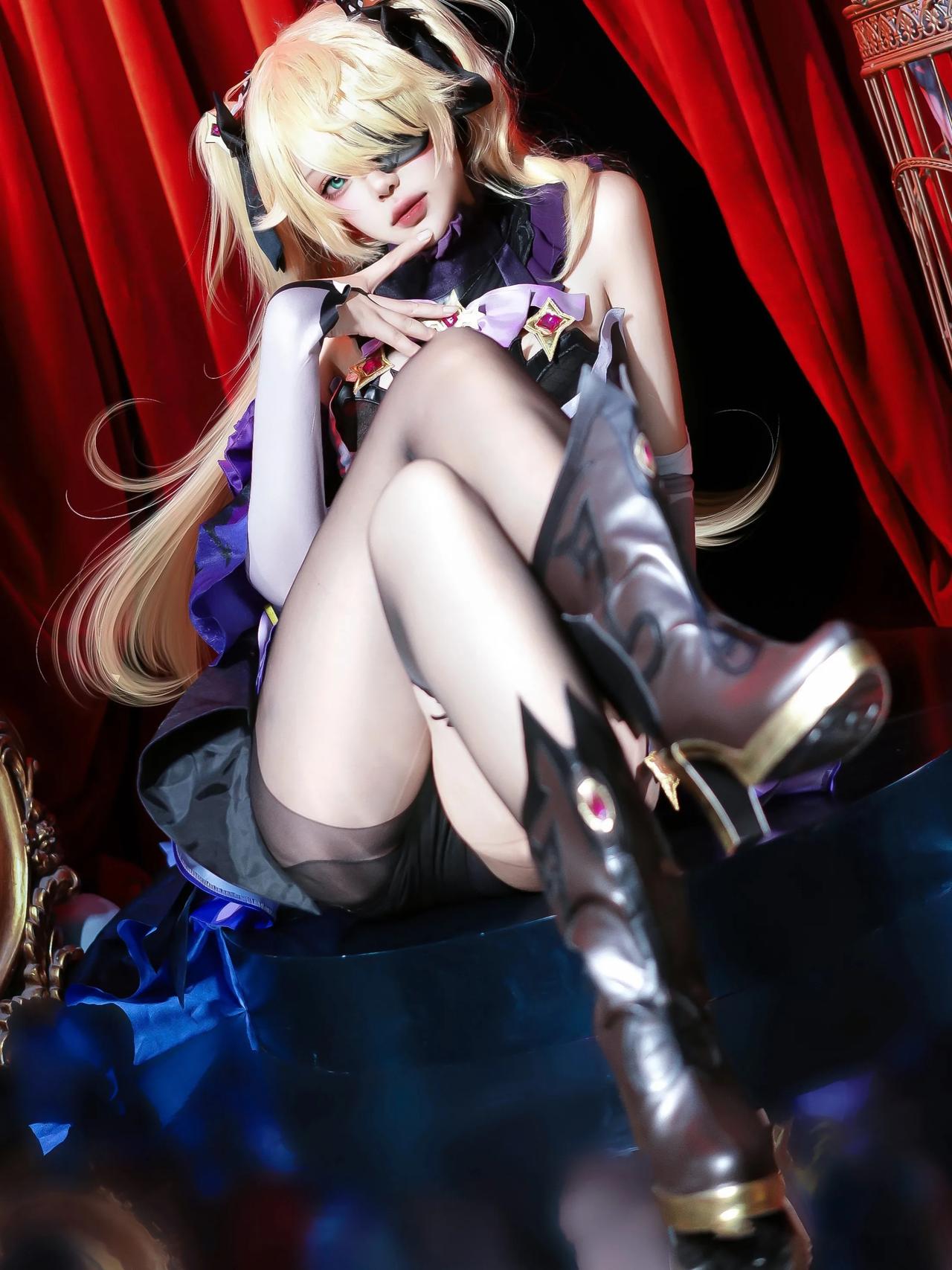 菲谢尔永远是玩家心目中的中二女神!
COSER：西奈格兰德#游戏# #原神# #