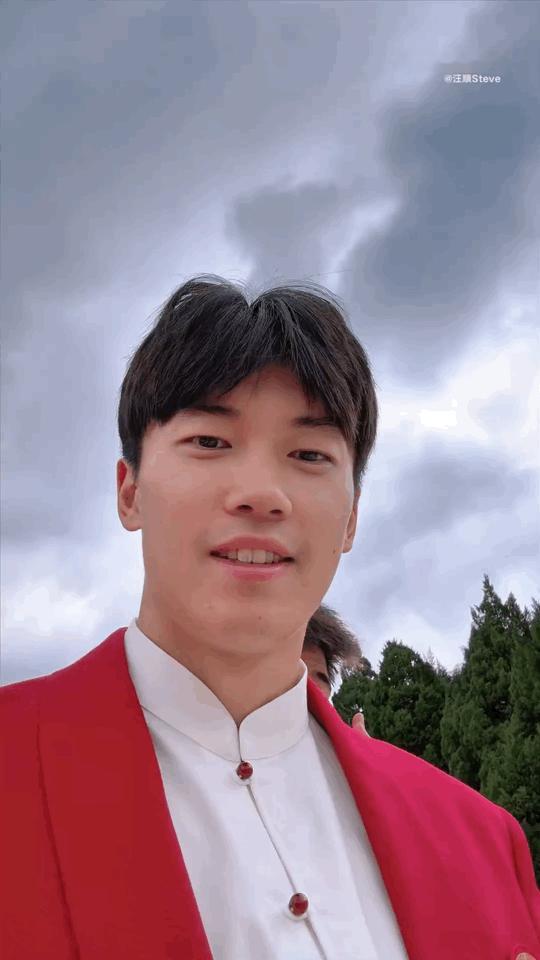 这次怎么不躲镜头了#汪顺怼脸拍潘展乐##潘展乐害羞了# ​​​