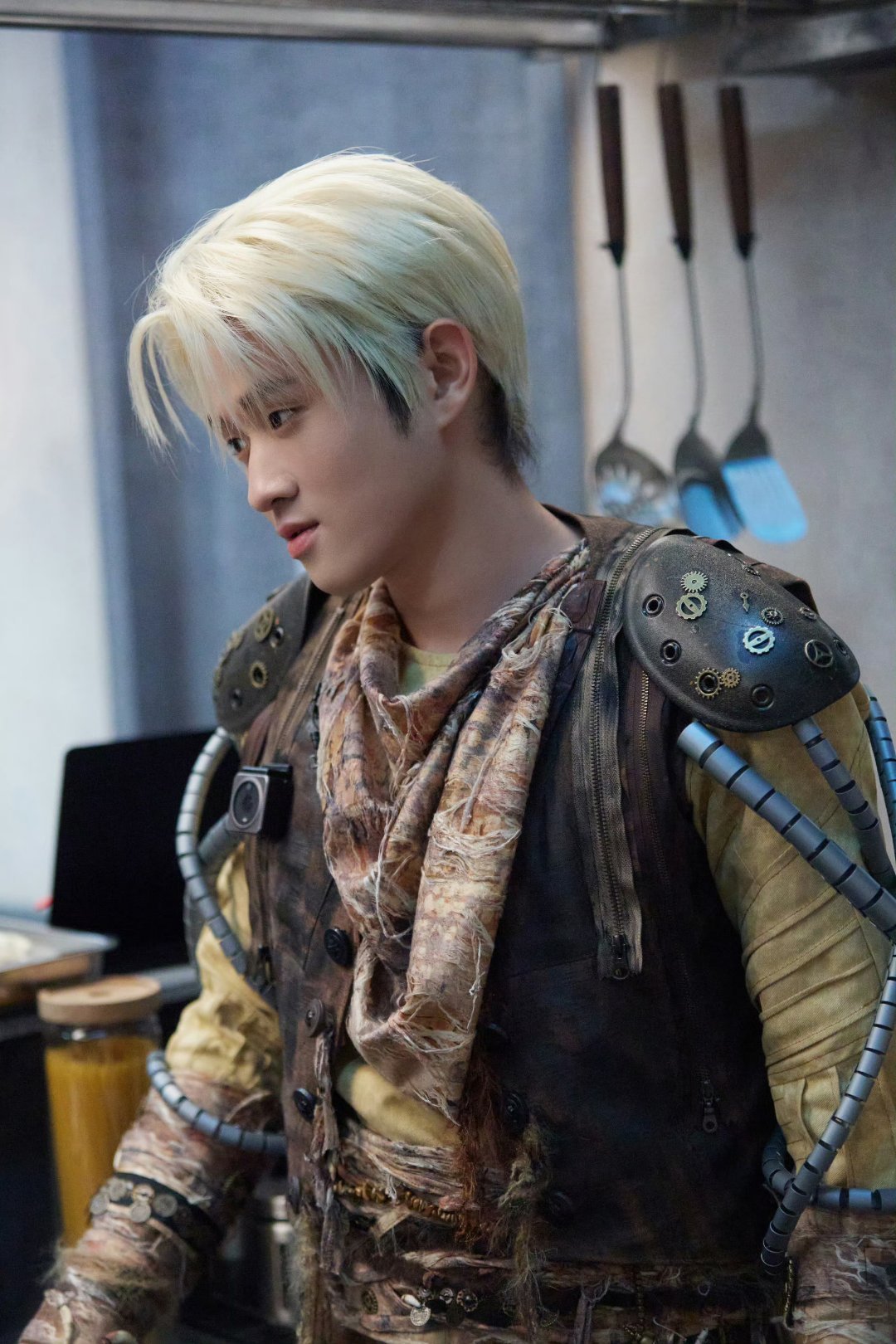 王勉终于出现在了大侦探正片大侦探从“常聚常新”到“这回不能”，王勉用一句调侃，把