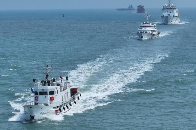 台湾海峡今天实弹射击，禁止进入！
八個字：实弹射击，禁止进入！
 
海上的船只全