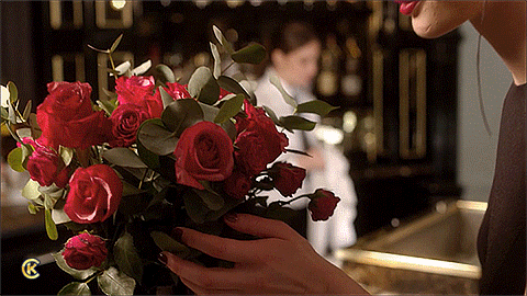逢人只说三分话，不可全抛一片心。 