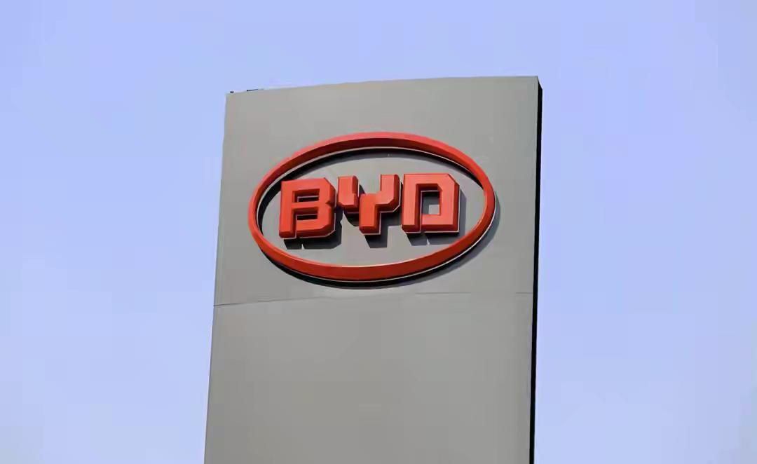 如今提到买新能源车，很多人首先想到比亚迪，它的销量一直排在前面，但在发布会上很少