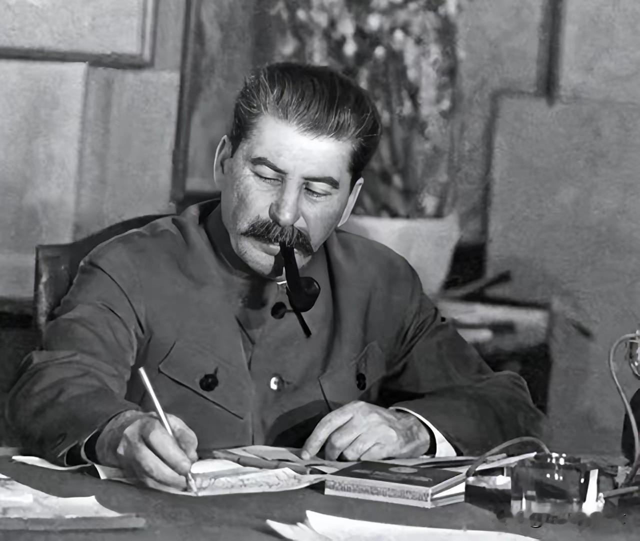 1945年最硬核的战略指令！斯大林强硬下令：再不打关东军，以后就没机会打了
 