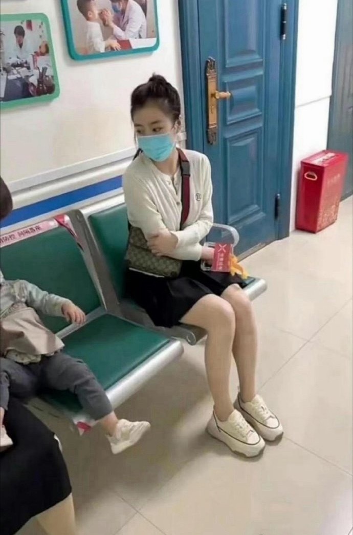 就想知道这手怎么进去的？ 