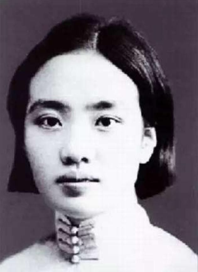 1974年，彭德怀老总临终前几次开口说想见浦安修，但她一直没来，医院的走廊里，医