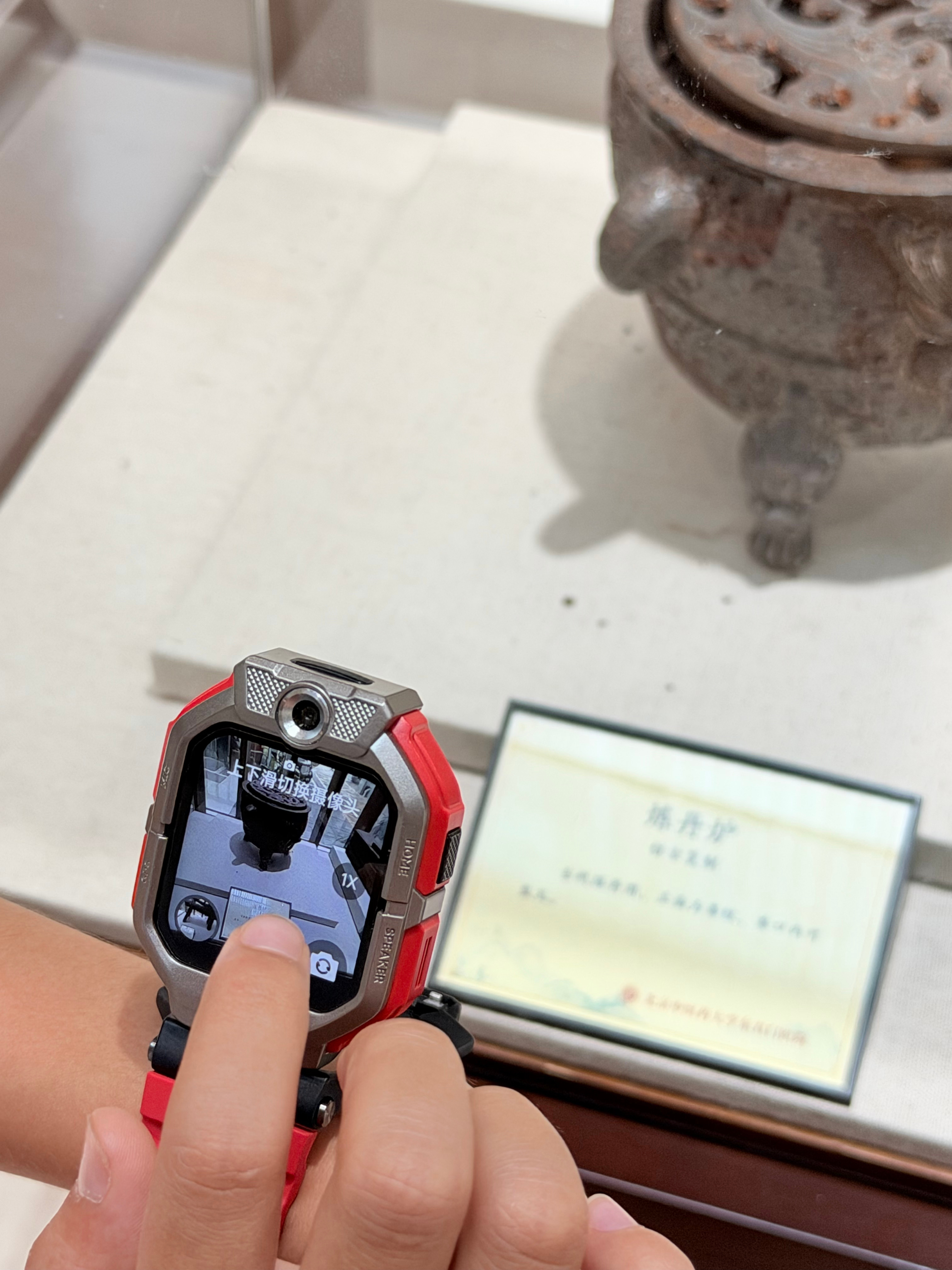 自从儿子带了REDMI儿童手表Pro从此爱上了拍照和社交各种应用软件也开始接受考