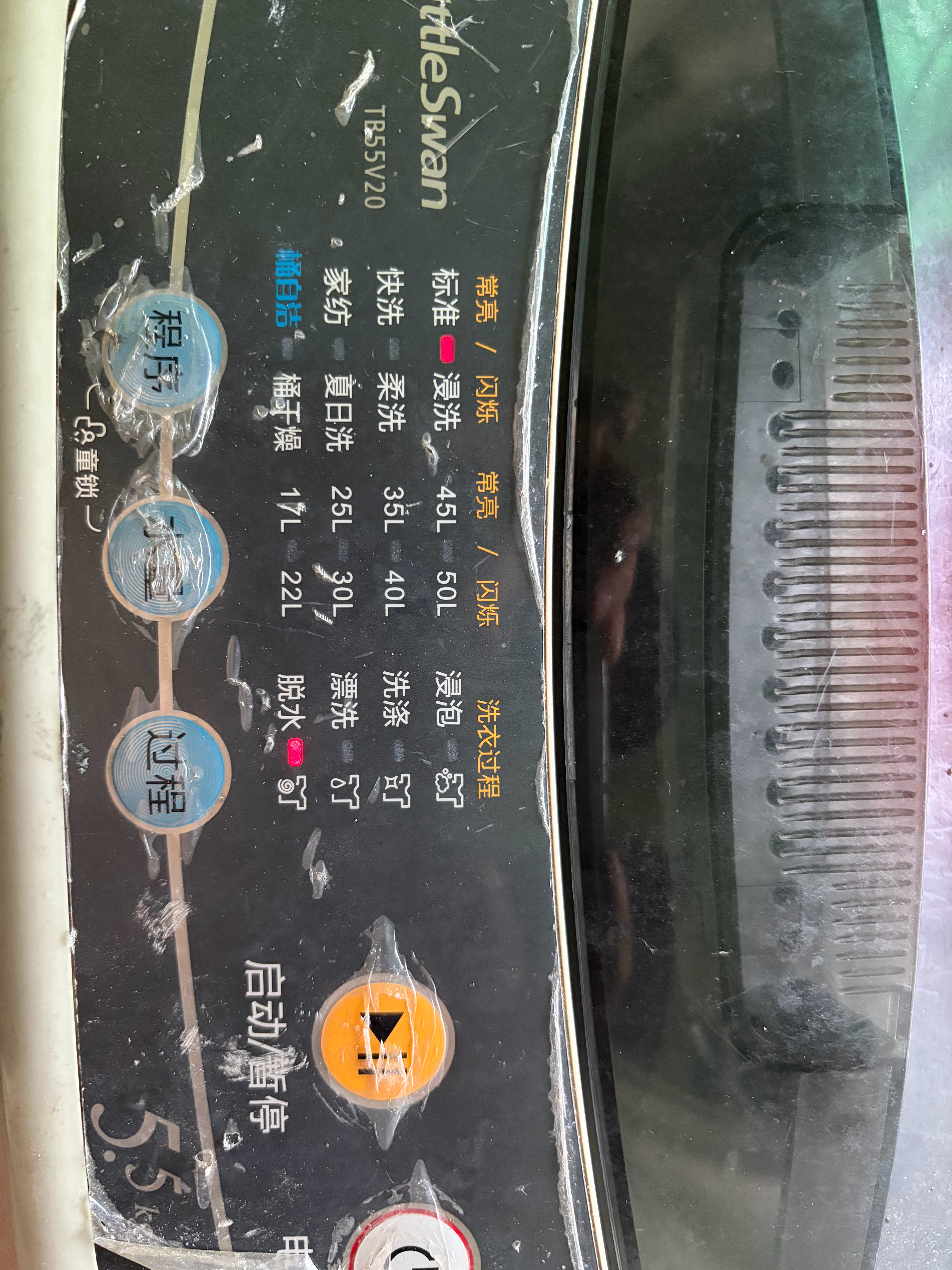 深圳暴雨搞什么啊！！！！我今天看太阳那么大，又晒，刚把两张被子放洗衣机里洗了，都