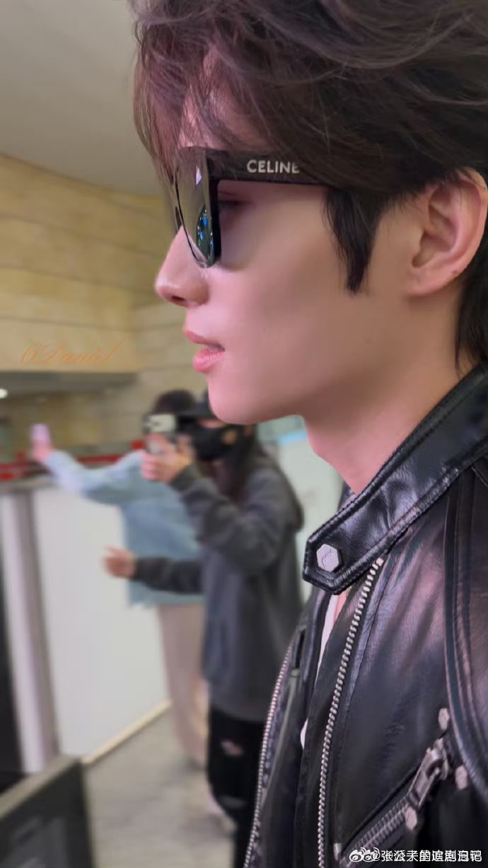 井胧说美男计该用就用风华合伙人经营潮饮店，颜值就是生产力！美男计用起来，顾客直接