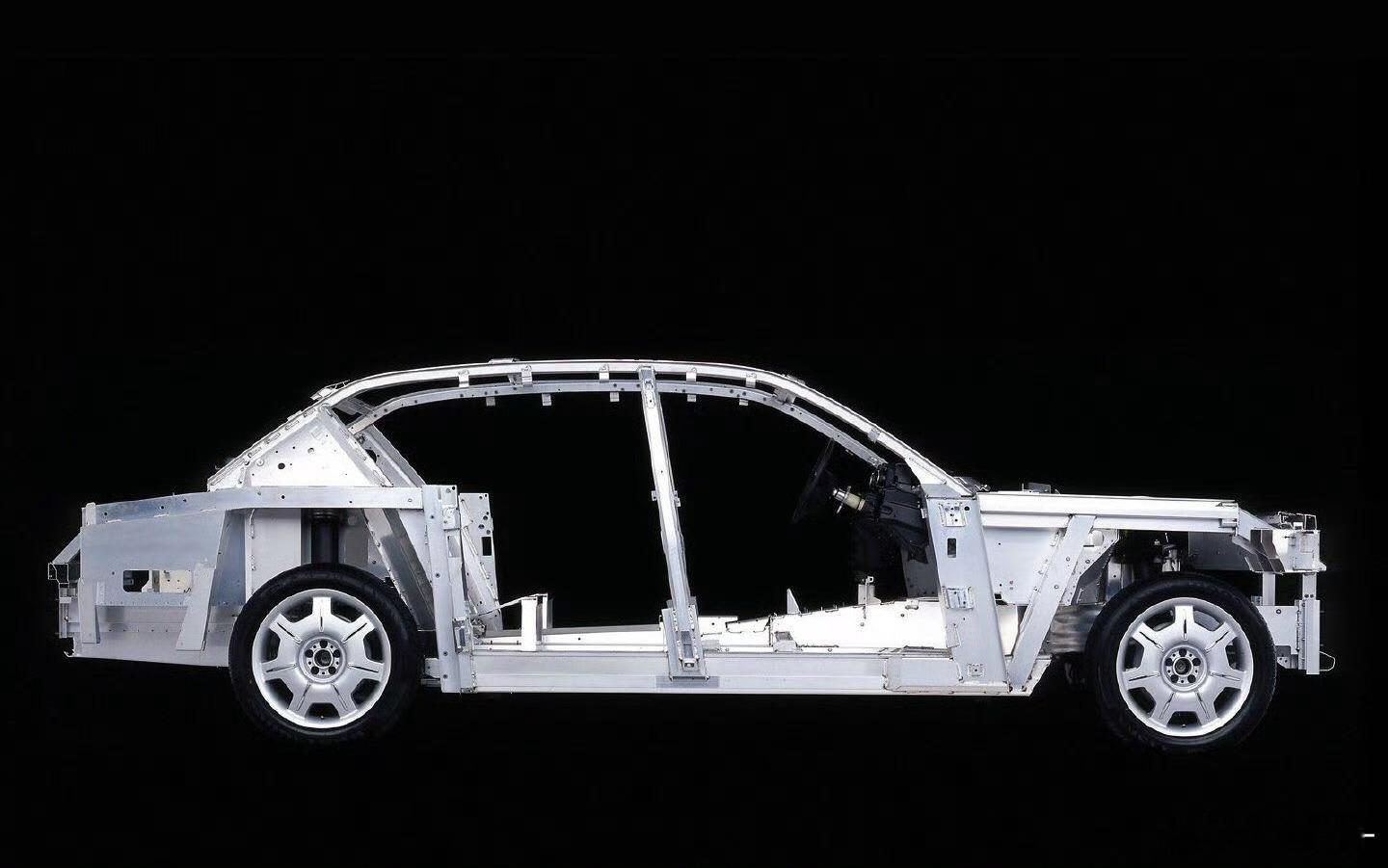 忘年交：劳斯莱斯幻影 与 奇瑞小蚂蚁 