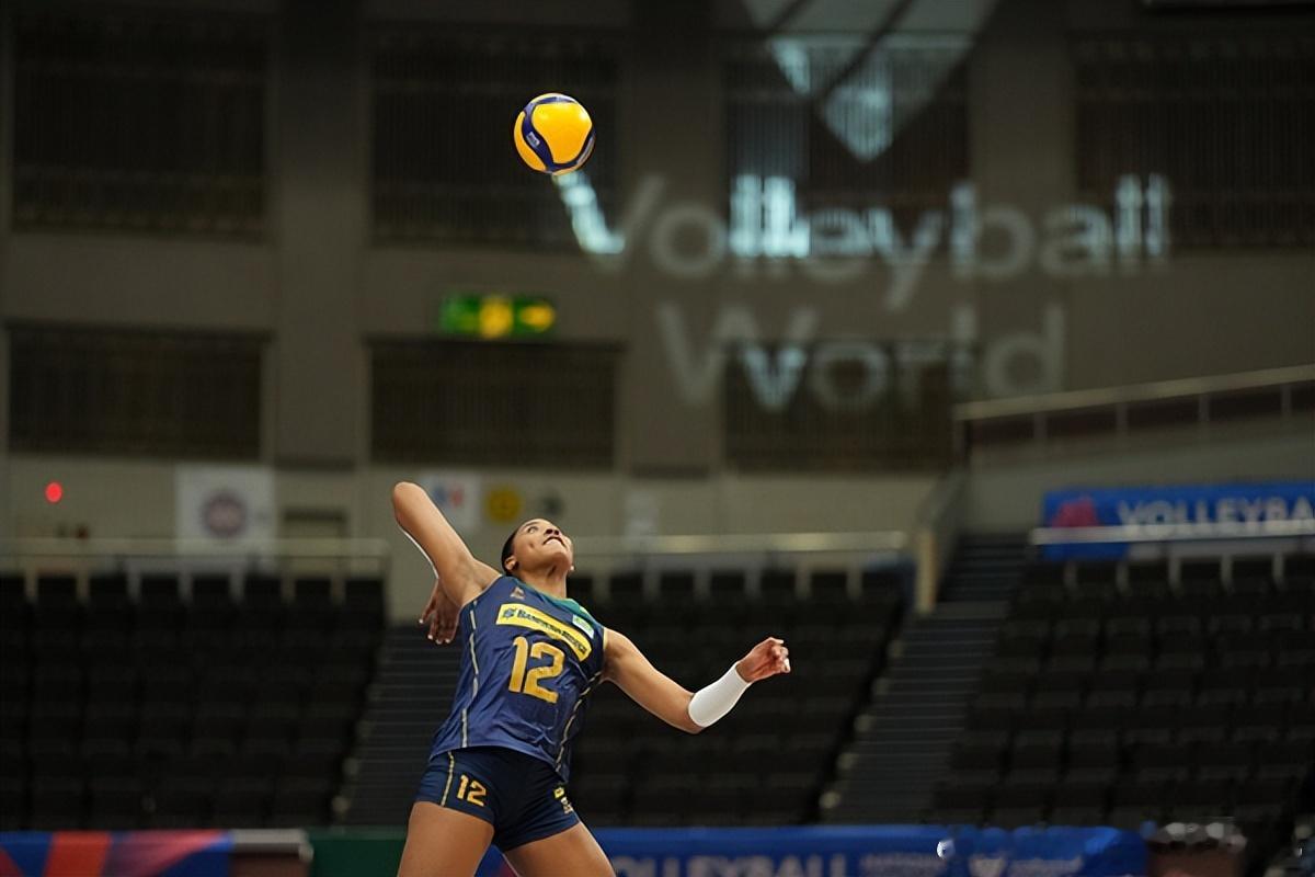 费内外援安娜克里斯蒂娜伤愈复出。土耳其女排超级联赛中国女排