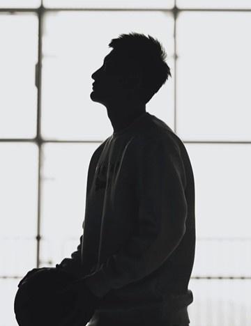 孙铭徽要休养6-8周，他很快回来可能性不大，应该可以赶上季后赛


迪亚诺昨晚拿