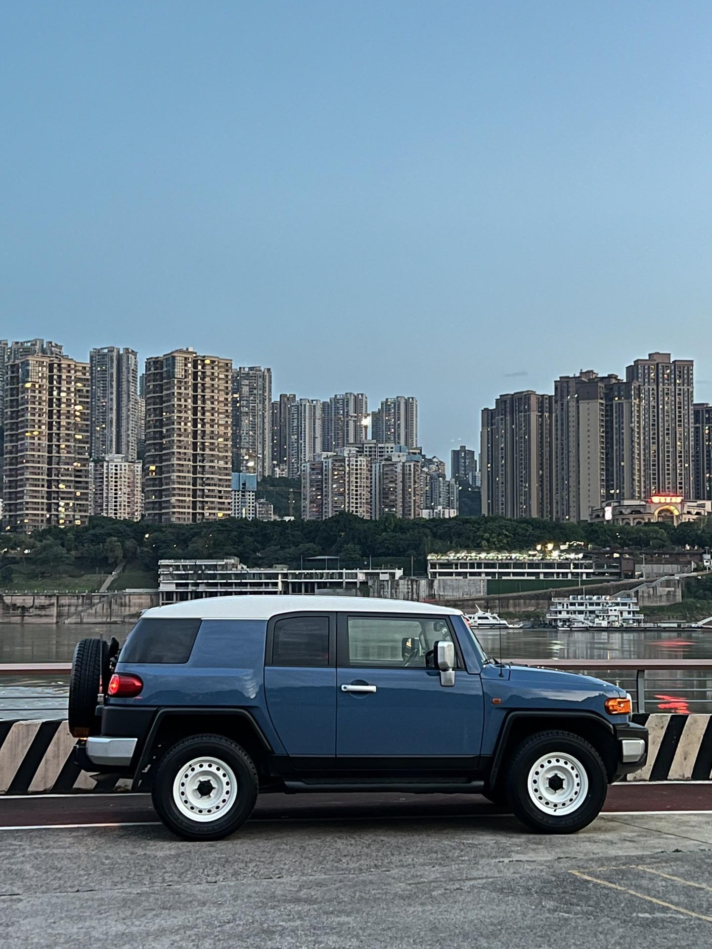这种成色不多见了。TOYOTA FJ
实表88000km
金属面原版原漆
让它带着你去诗和远方