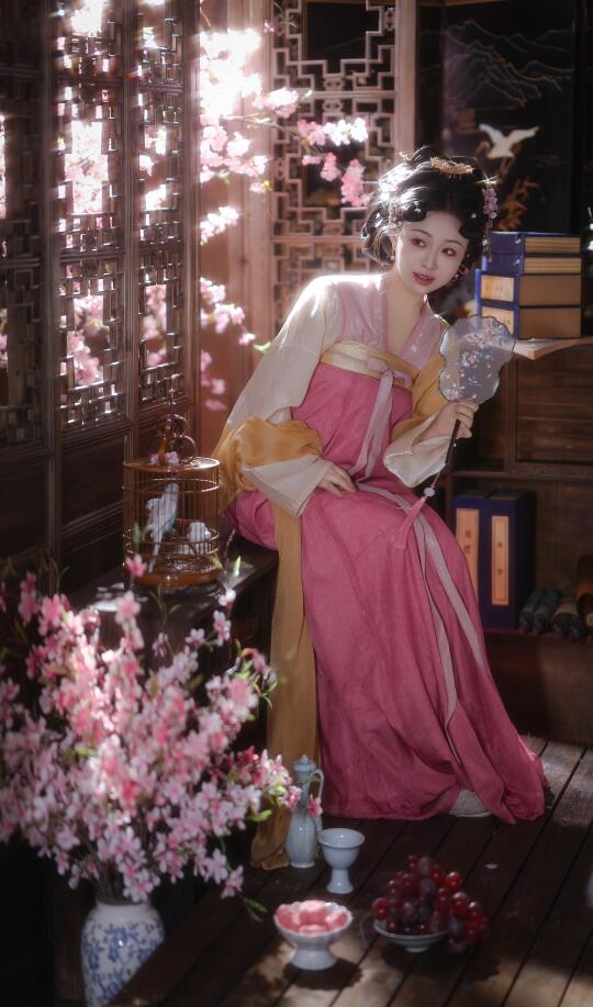 粉色的小唐风和桃花好配｜西安约拍