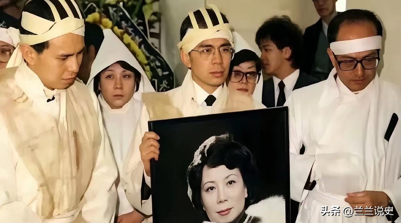 1990年元旦，李嘉诚妻子庄月明突然离世，前一天还陪他出席晚宴

1990年元旦